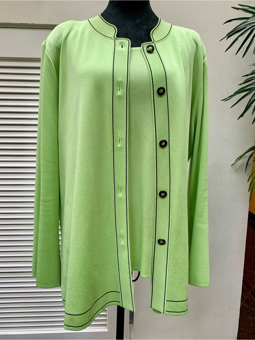 Misook matching twinset features a vibrant lime green 2pc size 1X